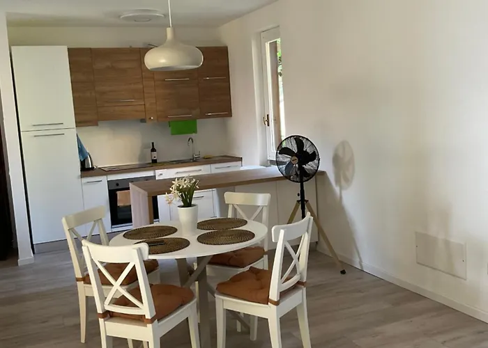 アパート & Mountain